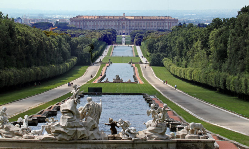 Visita la Reggia di Caserta e pernotta al Casale
